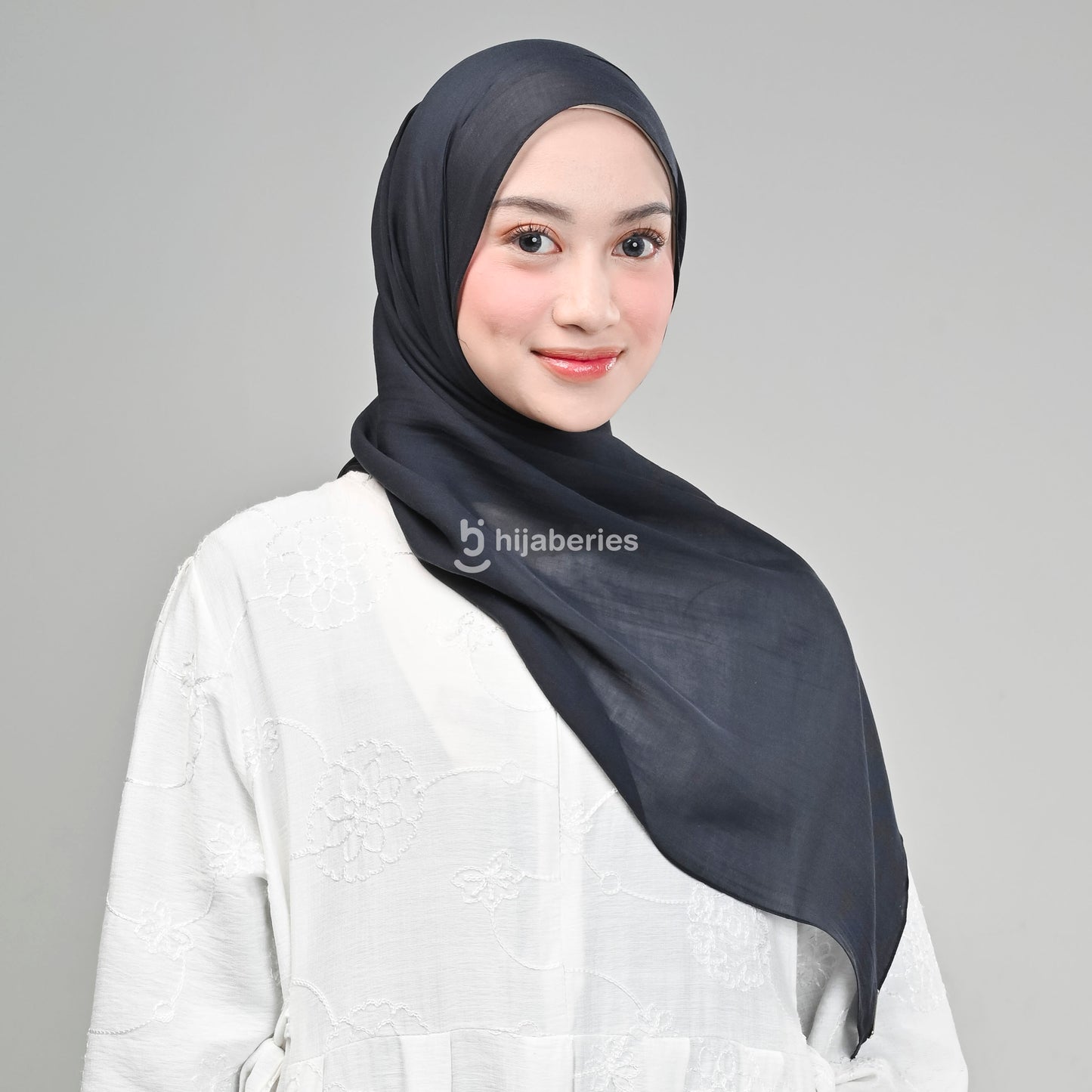 Pashmina Viscose Tencel Hijaberies (Hijab Pashmina dengan Exclusive Box) - Black