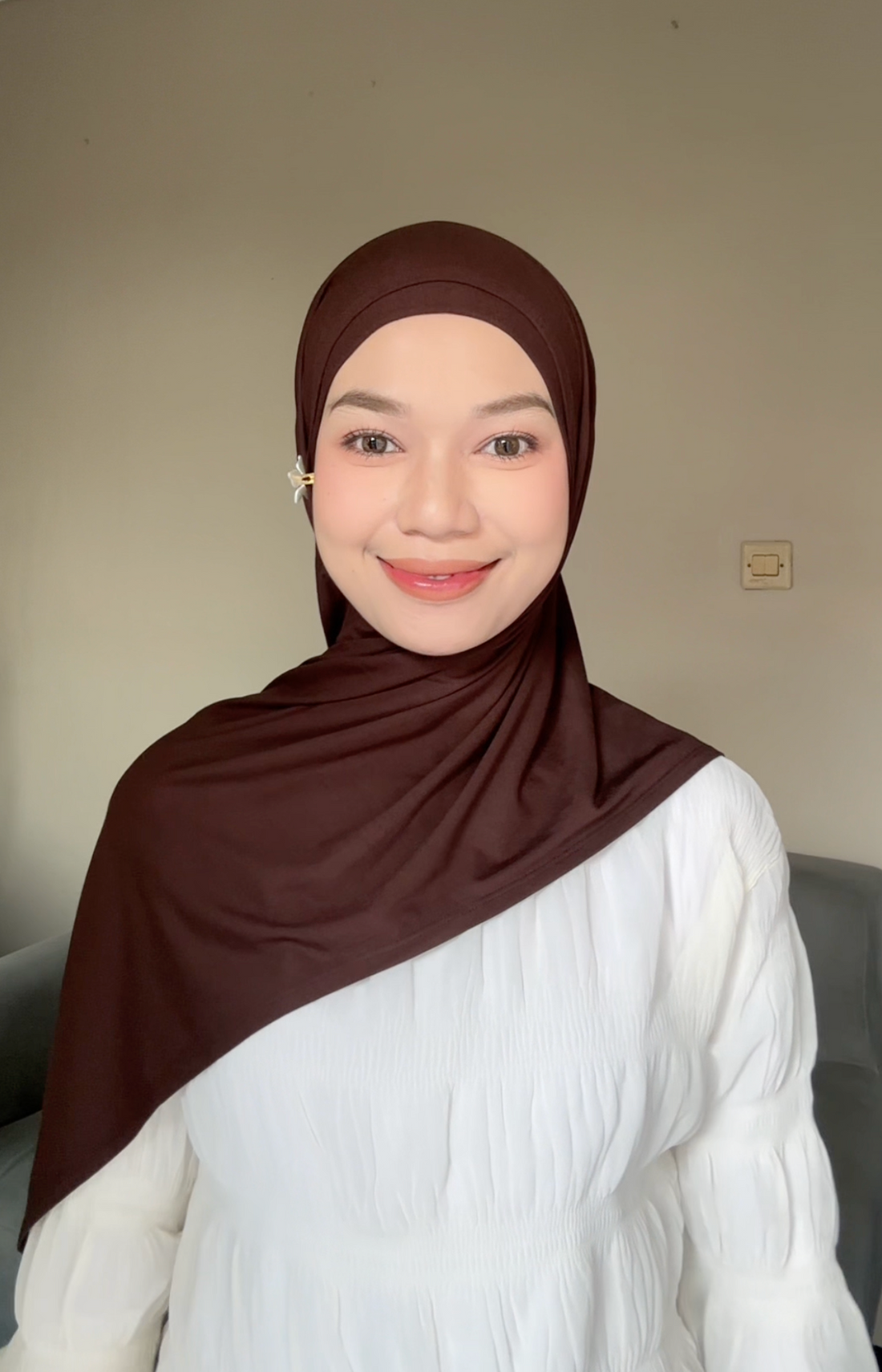 Tutorial hijab Malaysia style dengan Pashmina Oval Instan Tencel Hijaberies warna Mahogani