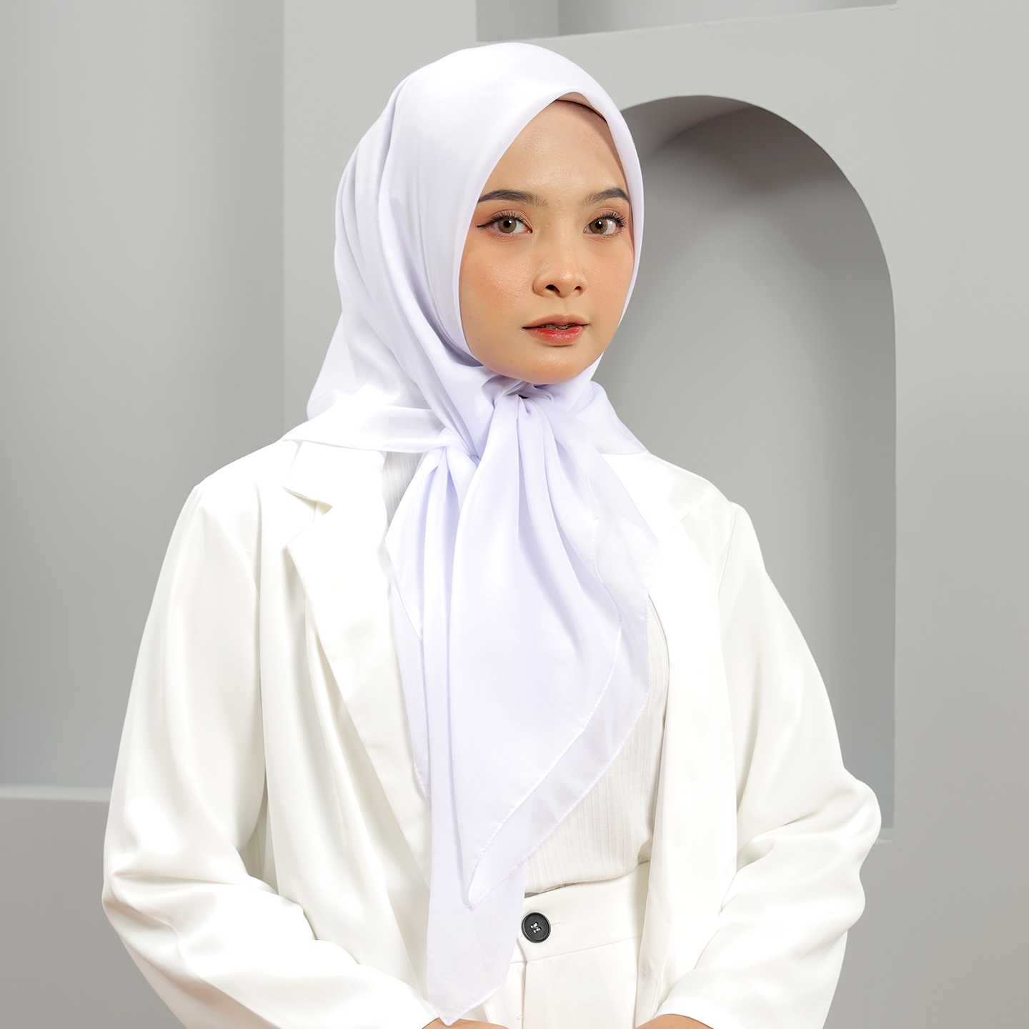 Emily Square All Fit Hijaberies - White