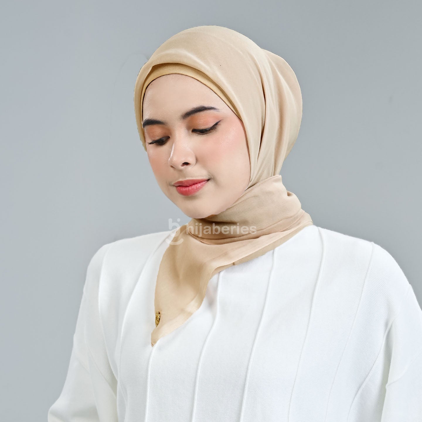 Hijaberies - Paris Basic Japan (Hijab Segiempat Paris Neci)