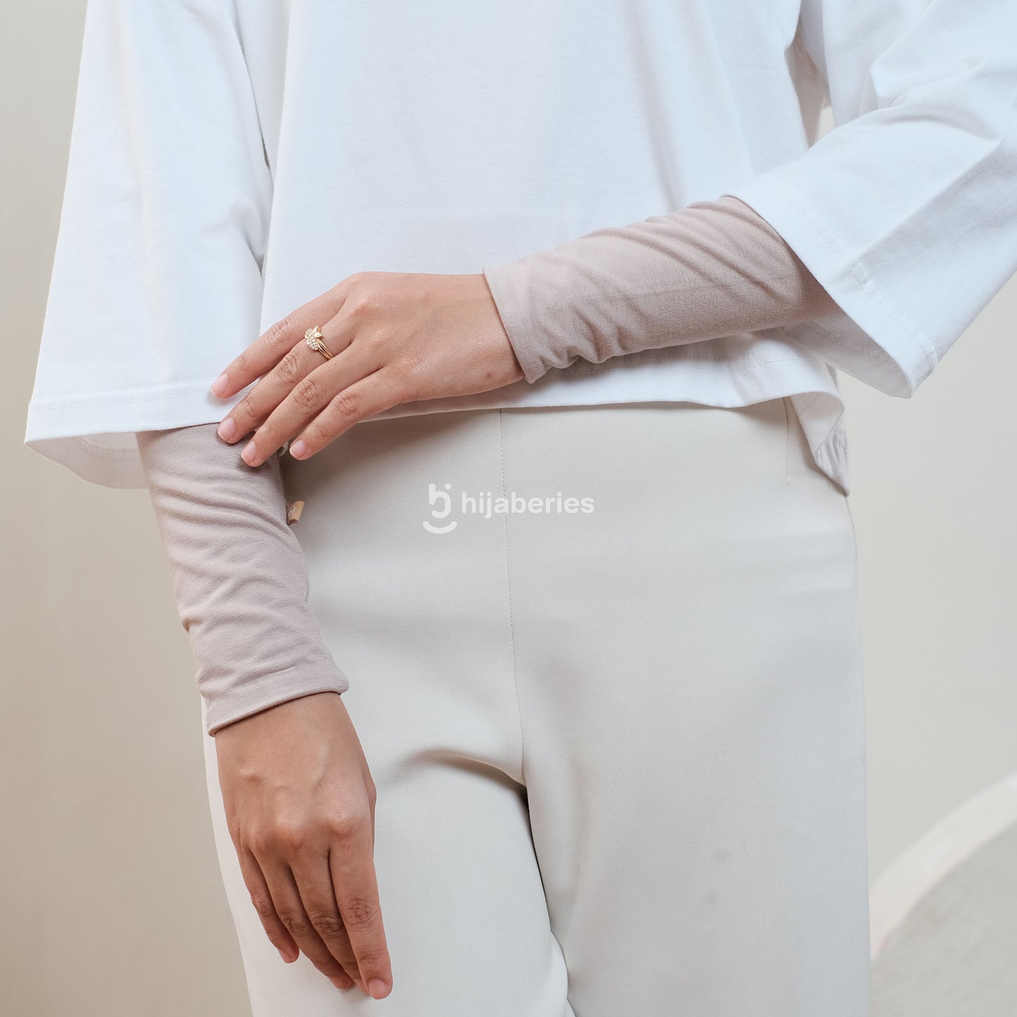 Handsock Basic Rayon Premium Plus Size Hijaberies - Beige