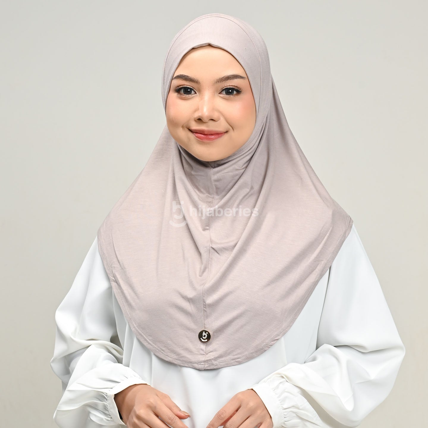 Hijaberies - Instant Hijab Tencel (Jilbab Bergo Instant Tencel Bahan Rayon Tencel dengan Logo Pin Brooch)