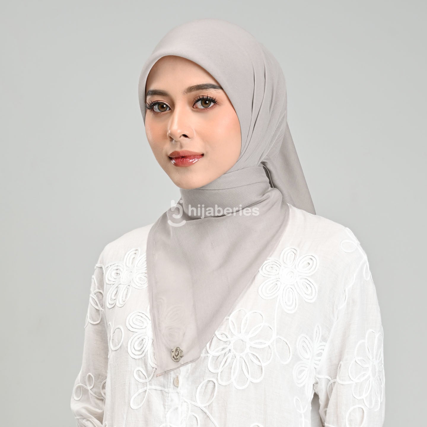 Hijaberies - Paris Legend (Hijab Segi Empat 110x110 cm)