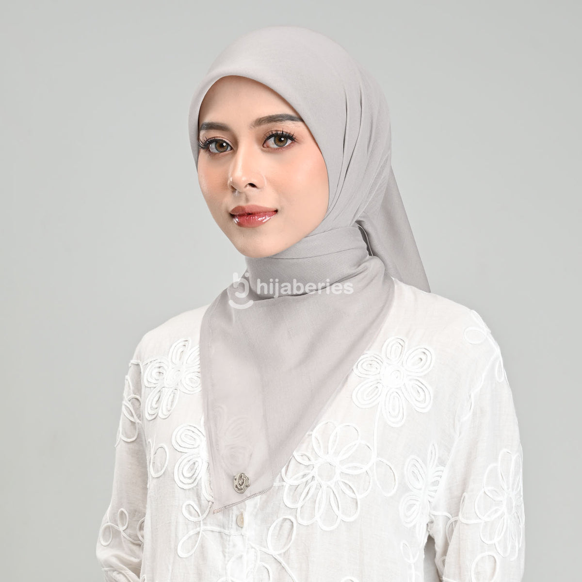 Paris Legend Hijab Segi Empat 110x110 – Silver Grey