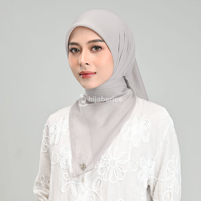 Paris Legend Hijaberies – Jilbab Paris Jadul Segi Empat Polos 110x110 cm, 40+ Warna, Ringan & Mudah Dibentuk