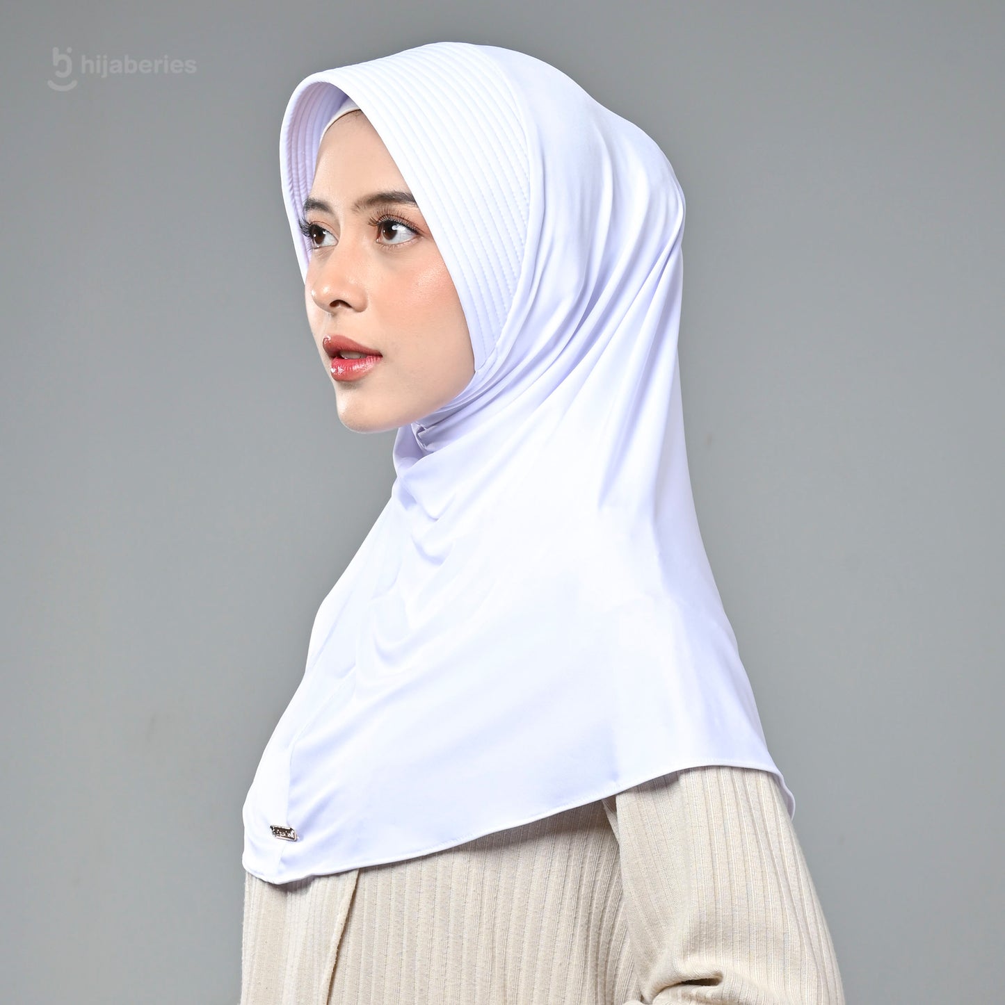 Bergo Basic Reguler - White