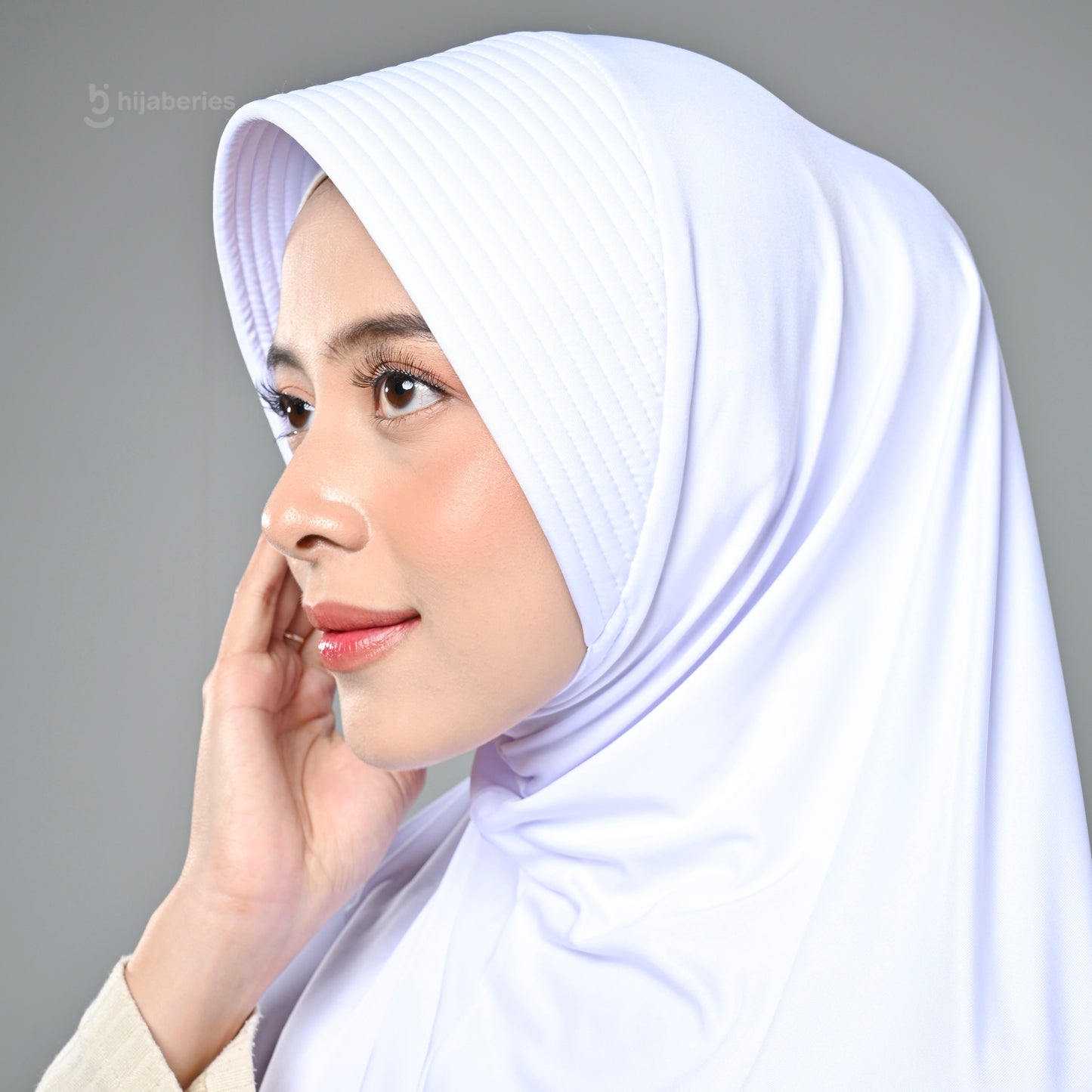 Bergo Basic Reguler - White