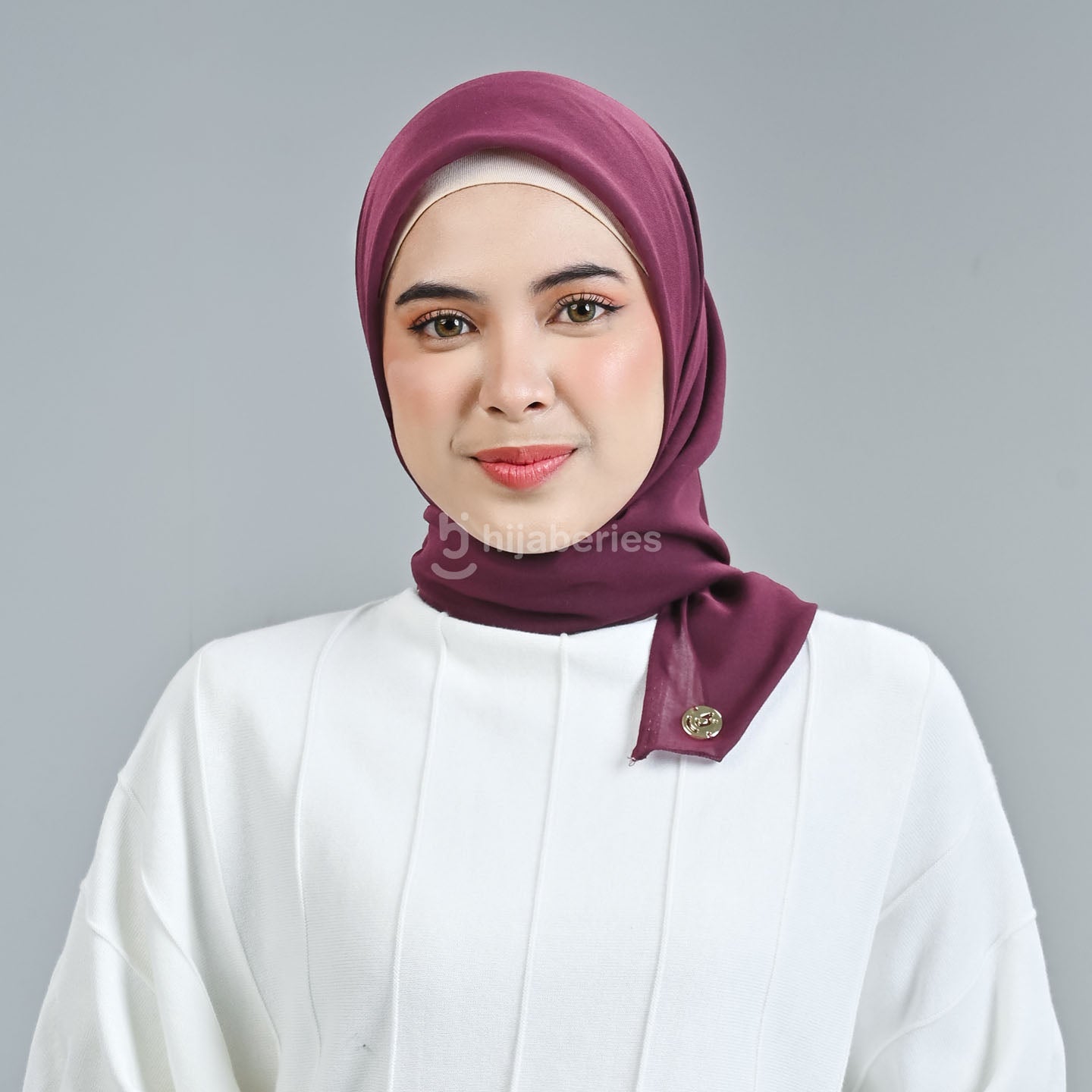 Hijaberies - Paris Basic Japan (Hijab Segiempat Paris Neci)