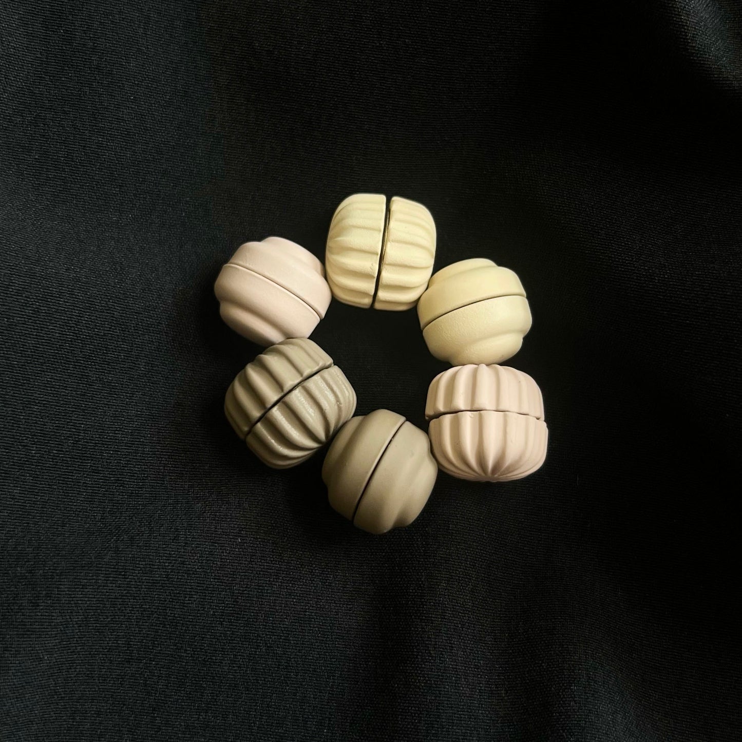 Pin Magnet Hijab Doff Hijaberies - Hump Brown