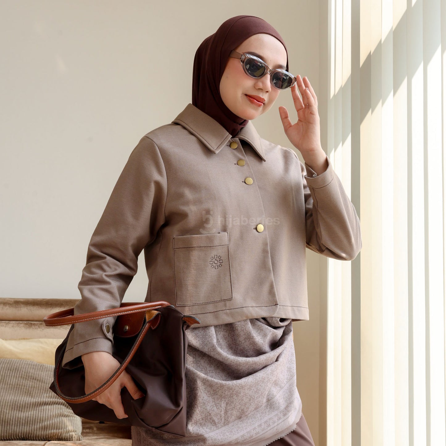 Hijaberies - Pocket Blouson (Semi Blazer Crop Collar Bahan Denim dengan Tampilan Kerah yang Unik)