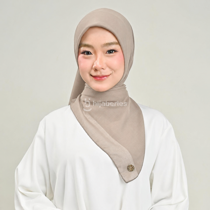 Baby Voal Square Hijaberies – Hijab Segi Empat Voal Premium Polos 110x110 cm, Tebal, Tidak Menerawang & Mudah Dibentuk