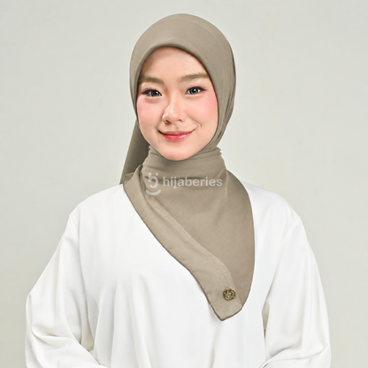 Baby Voal Square Hijaberies – Hijab Segi Empat Voal Premium Polos 110x110 cm, Tebal, Tidak Menerawang & Mudah Dibentuk