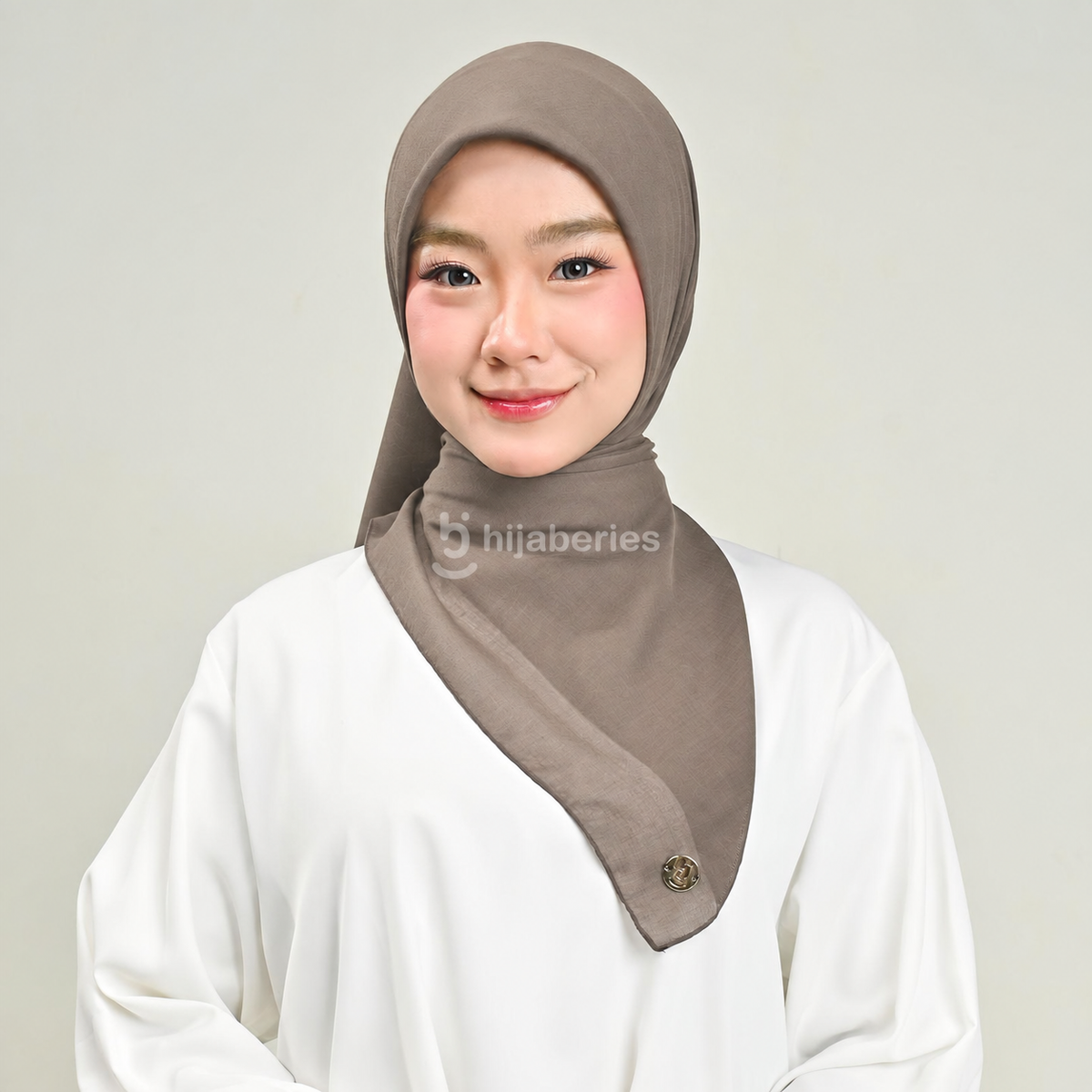 Baby Voal Square Hijaberies – Hijab Segi Empat Voal Premium Polos 110x110 cm, Tebal, Tidak Menerawang & Mudah Dibentuk