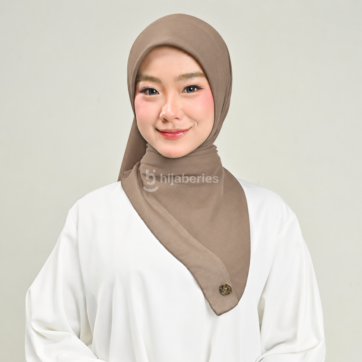 Baby Voal Square Hijaberies – Hijab Segi Empat Voal Premium Polos 110x110 cm, Tebal, Tidak Menerawang & Mudah Dibentuk