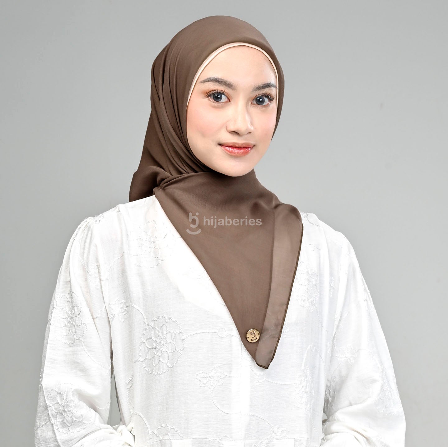 Hijaberies - Paris Basic Japan (Hijab Segiempat Paris Neci)