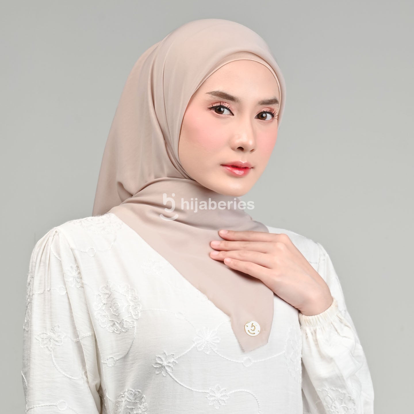 Hijaberies - Emily Paris Plain LC (Hijab Segiempat Paris Voile)