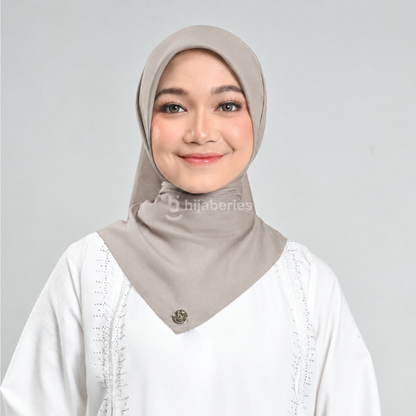 Emily Paris Plain Hijaberies – Kerudung Segi Empat Paris Voile Premium 110x110 cm, Elastis, Ringan & Tidak Menerawang
