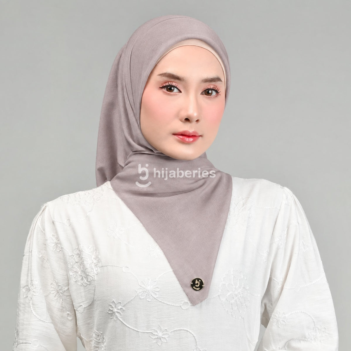 Emily Paris Plain Hijaberies – Kerudung Segi Empat Paris Voile Premium 110x110 cm, Elastis, Ringan & Tidak Menerawang