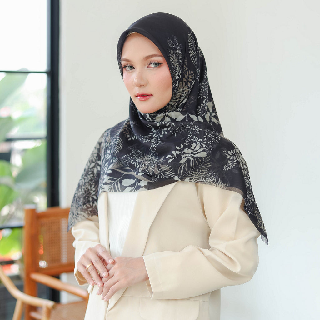 Hijaberies Signature - Floral Series 9.0  (Hijab Segi Empat Motif Premium dengan Box Exclusive)