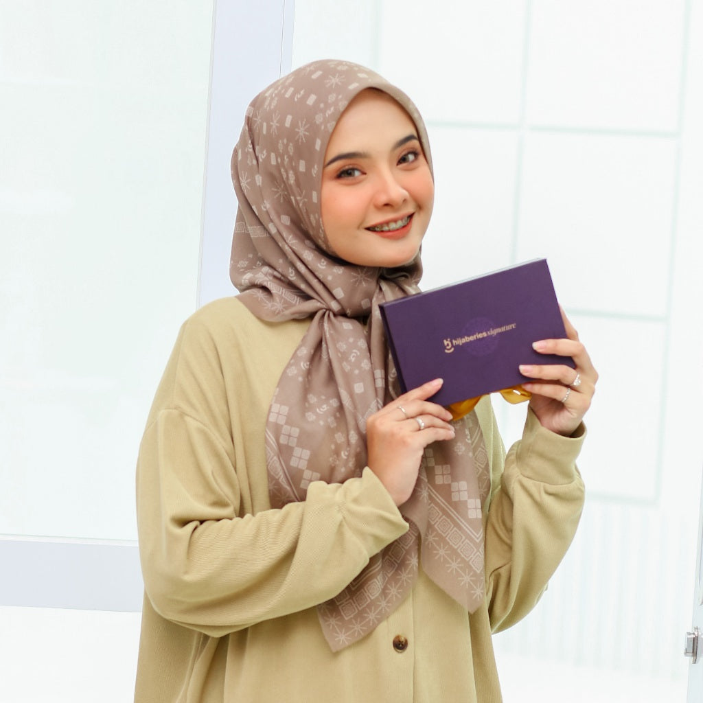 Gift Set - Hard Box Exclusive & Greeting Card