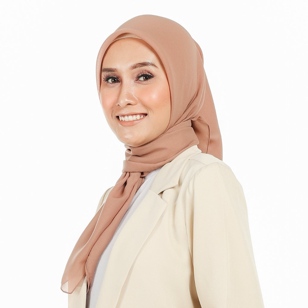 Nura Square Pollycotton Logo Metal Hijaberies (LATTE)