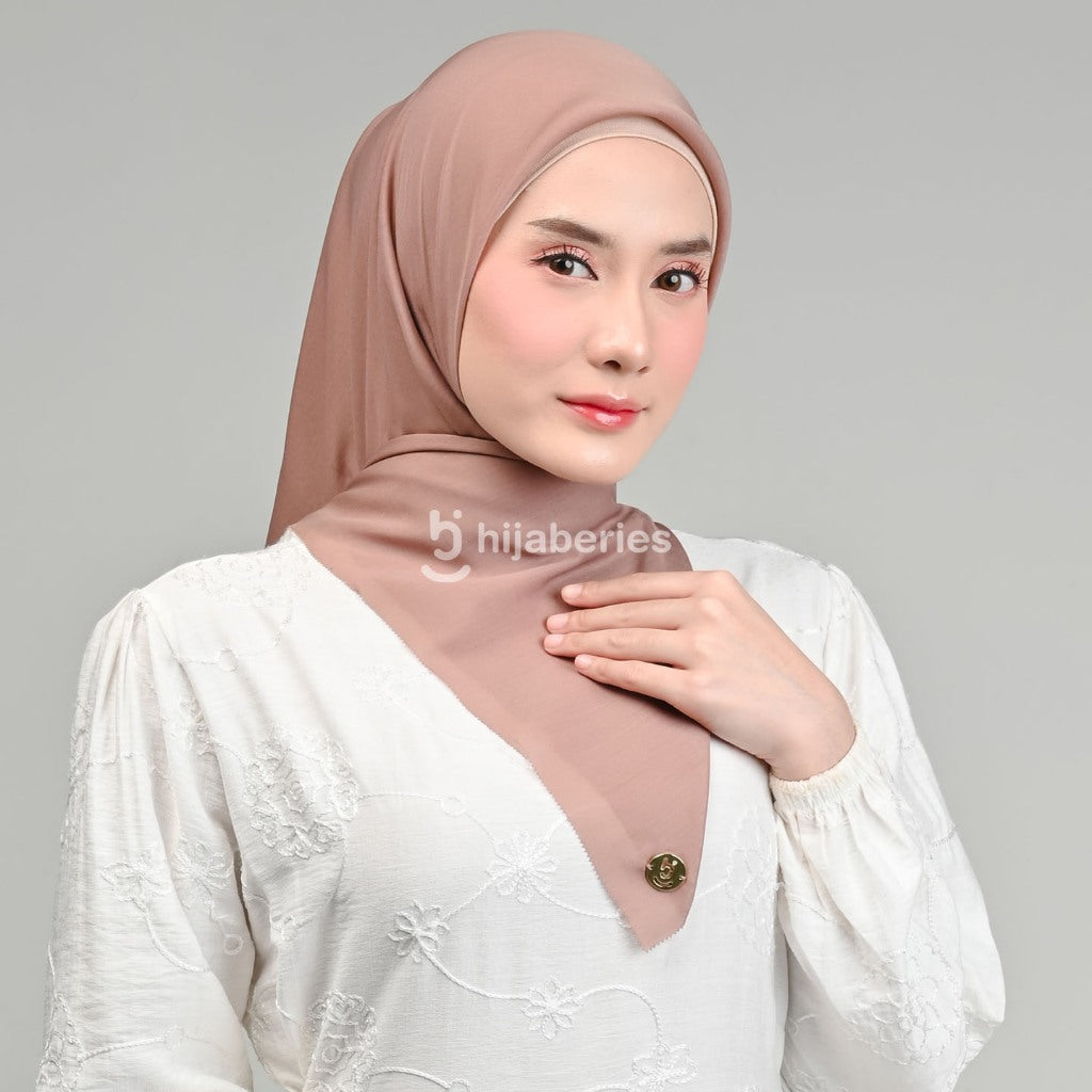 Hijaberies - Emily Paris Plain LC (Hijab Segiempat Paris Voile)