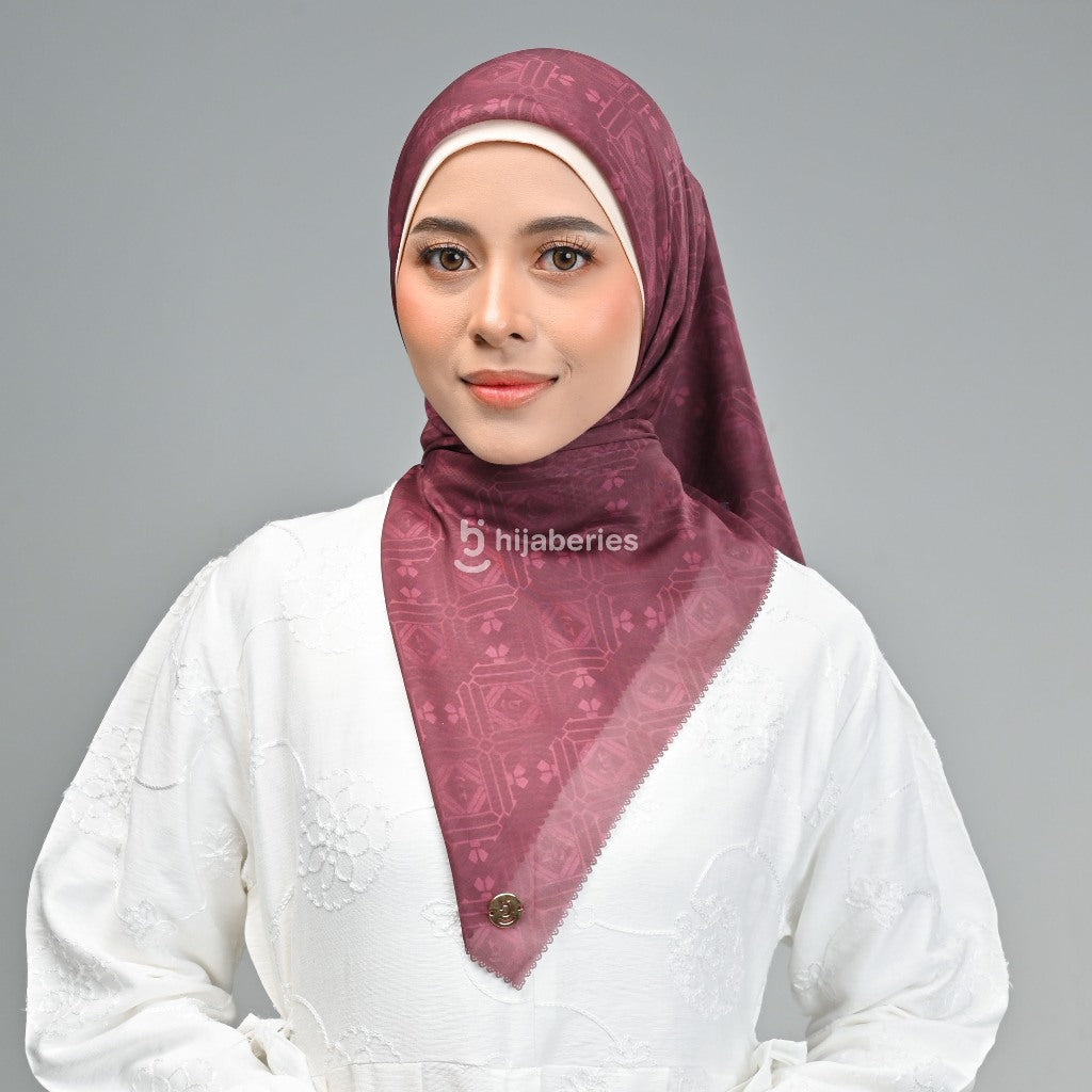Hijaberies Signature (Burgundy Series) - Hijab Segiempat Motif with Exclusive Box