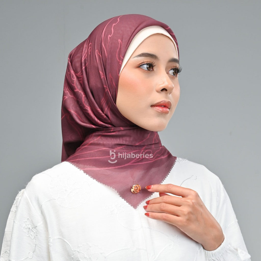 Hijaberies Signature -  Hijab Segiempat Motif with Exclusive Box