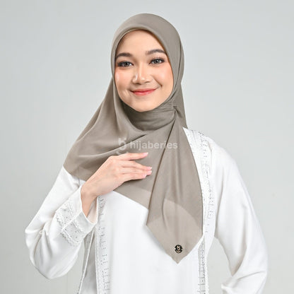 Hijaberies - Emily Paris Plain LC (Hijab Segiempat Paris Voile)