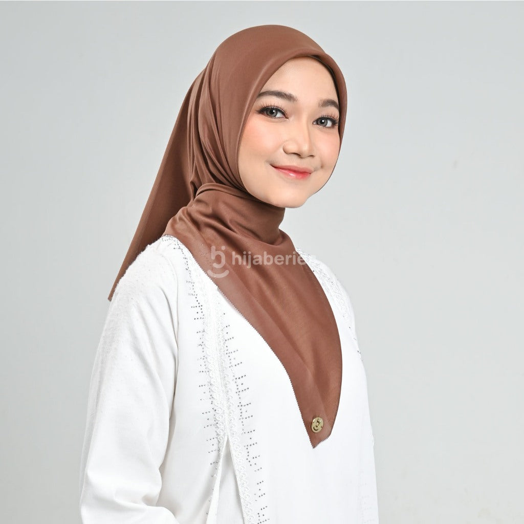 Hijaberies - Emily Paris Plain LC (Hijab Segiempat Paris Voile)