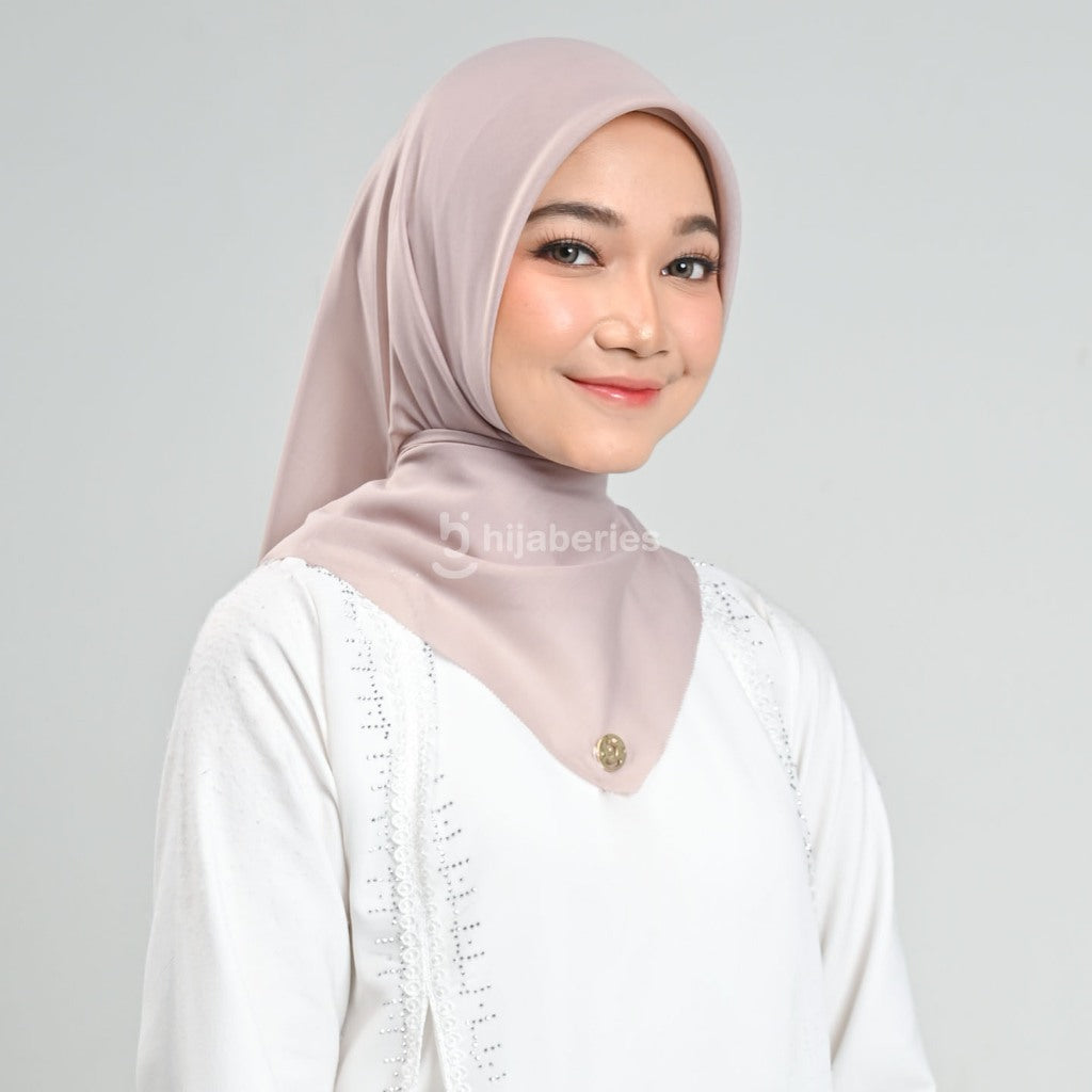 Hijaberies - Emily Paris Plain LC (Hijab Segiempat Paris Voile)