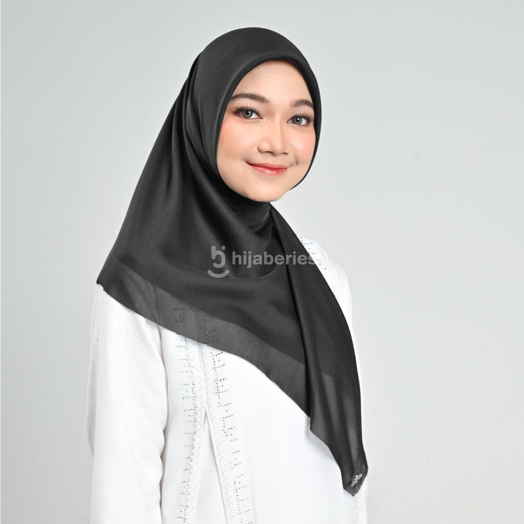 Hijaberies - Emily Paris Plain LC (Hijab Segiempat Paris Voile)