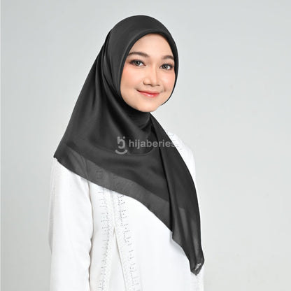 Hijaberies - Emily Paris Plain LC (Hijab Segiempat Paris Voile)