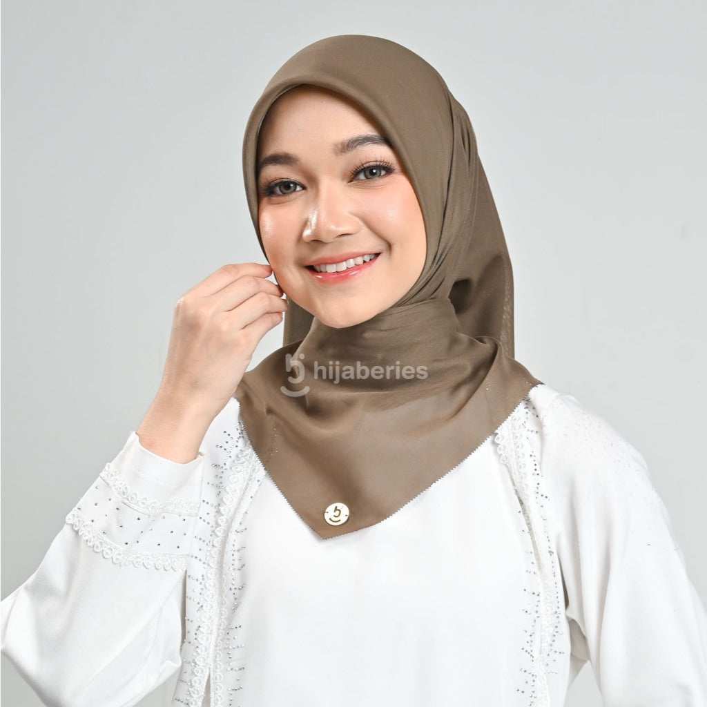 Hijaberies - Emily Paris Plain LC (Hijab Segiempat Paris Voile)