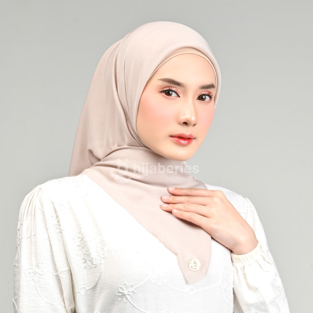 Hijaberies - Emily Paris Plain LC (Hijab Segiempat Paris Voile)