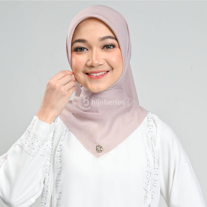 Hijaberies - Emily Paris Plain LC (Hijab Segiempat Paris Voile)
