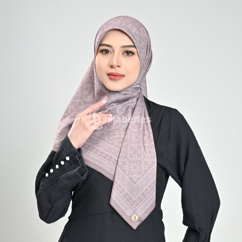 Hijaberies - Atalia Digital Pouch (Hijab Motif Segiempat Ukuran 110x110 cm)