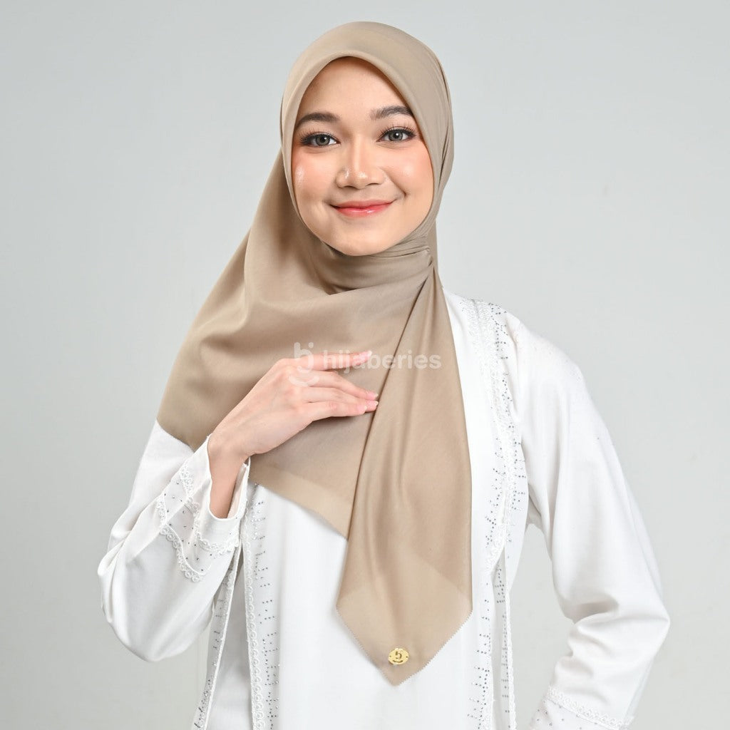Hijaberies - Emily Paris Plain LC (Hijab Segiempat Paris Voile)