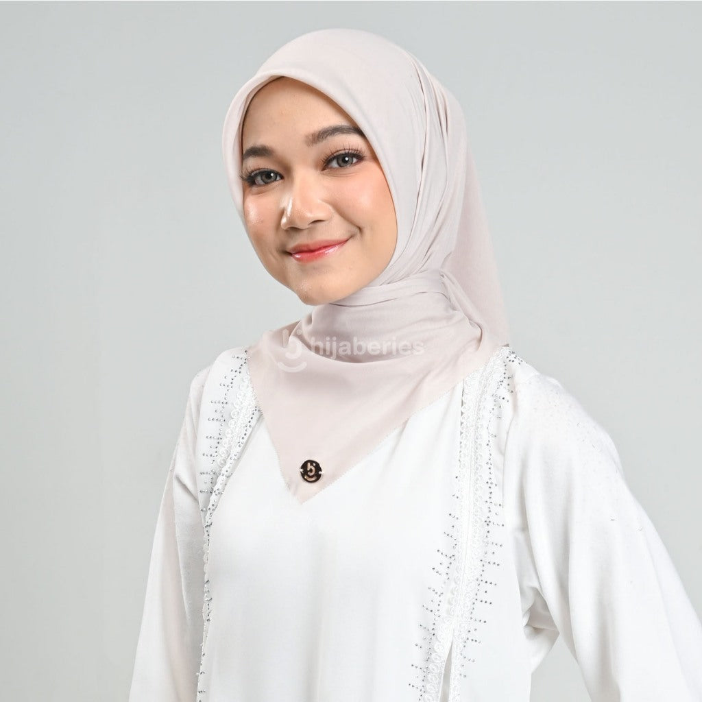 Hijaberies - Emily Paris Plain LC (Hijab Segiempat Paris Voile)