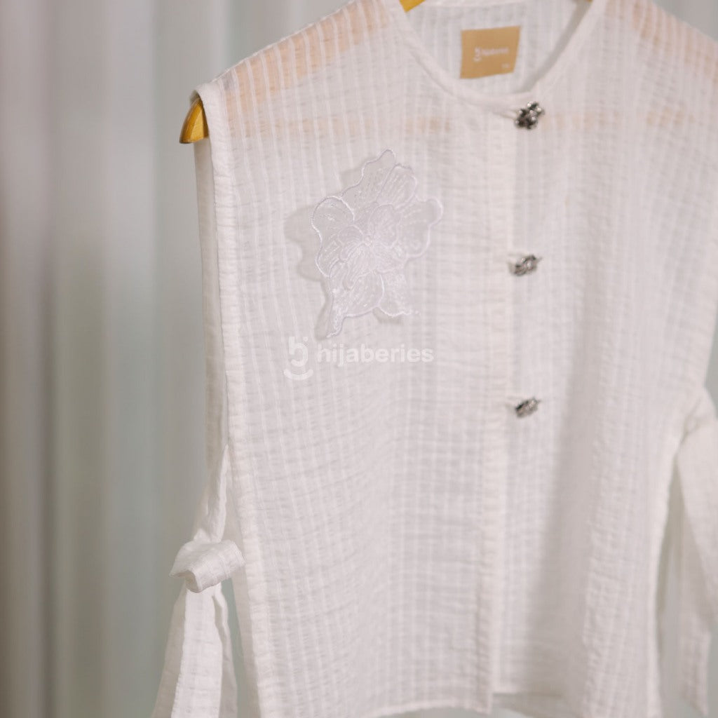 Hijaberies - Flowery Shawl Vest Kids (Vest Anak dengan Aksen Bungan yang Manis | Cocok Untuk Acara Formal/Kondangan/Raya)