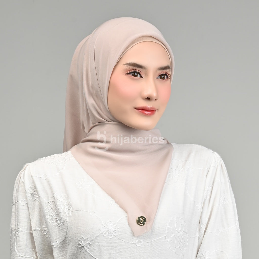 Hijaberies - Emily Paris Plain LC (Hijab Segiempat Paris Voile)