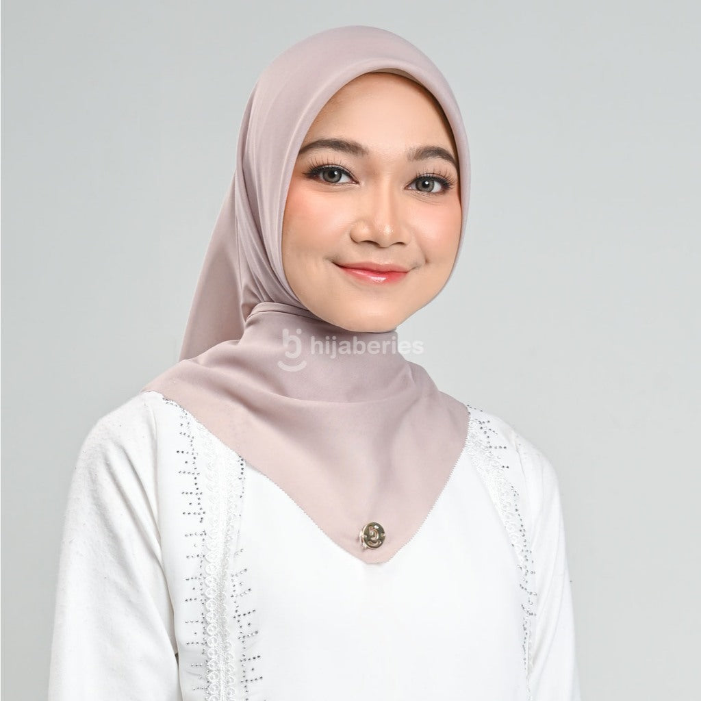 Hijaberies - Emily Paris Plain LC (Hijab Segiempat Paris Voile)