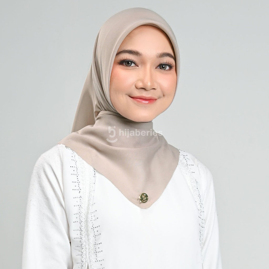 Hijaberies - Emily Paris Plain LC (Hijab Segiempat Paris Voile)