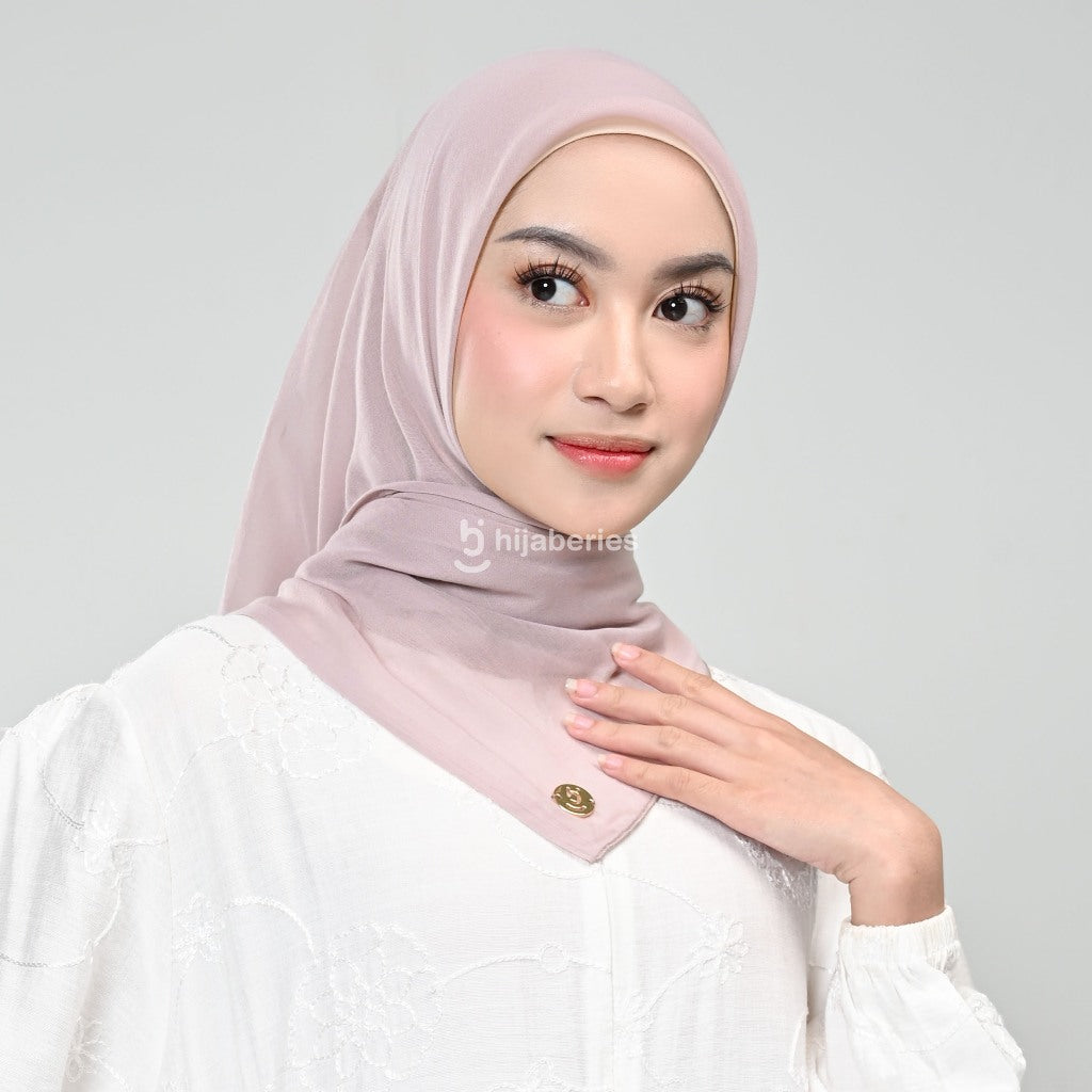 Hijaberies - Paris Legend (Hijab Segi Empat 110x110 cm)