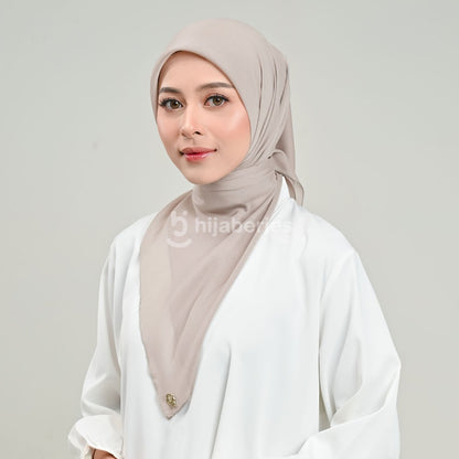 Hijaberies - Paris Sienna Seamles (Hijab Segiempat bahan Paris Japan dengan Finishing Seamless)
