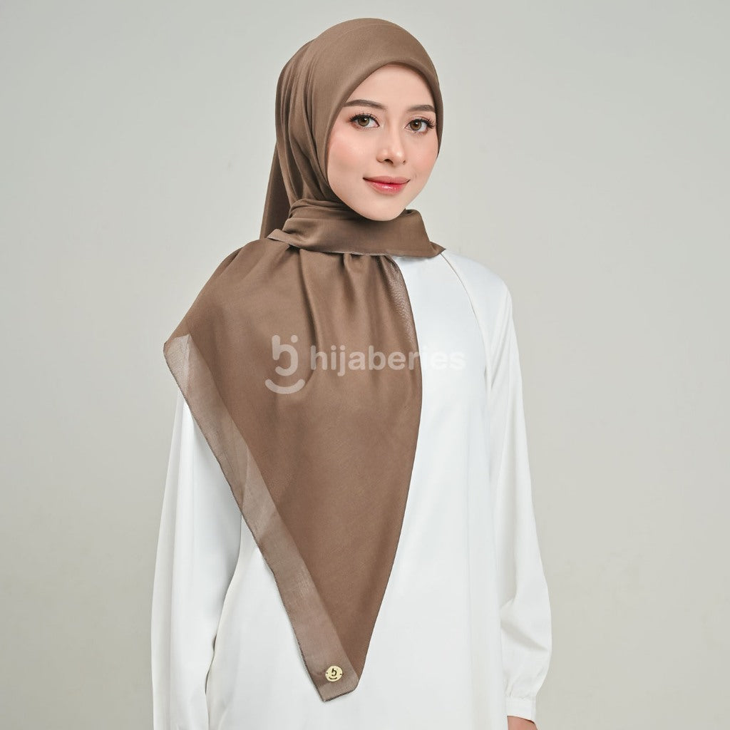 Hijaberies - Paris Sienna Seamles (Hijab Segiempat bahan Paris Japan dengan Finishing Seamless)