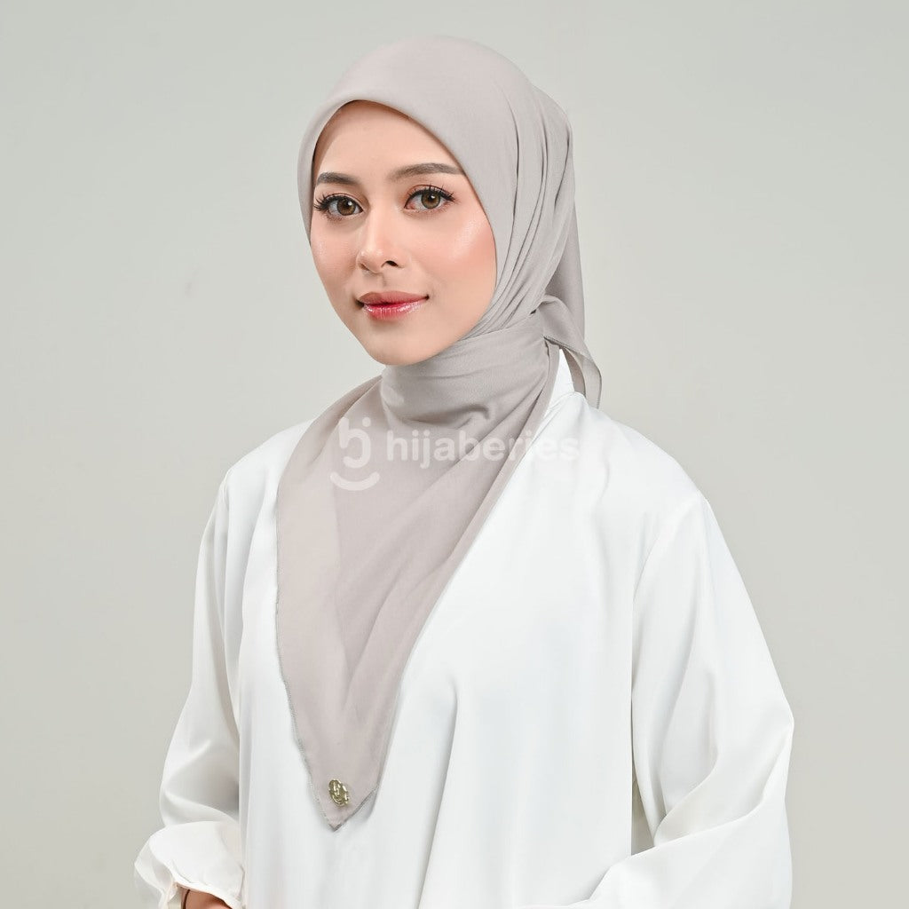 Hijaberies - Paris Sienna Seamles (Hijab Segiempat bahan Paris Japan dengan Finishing Seamless)