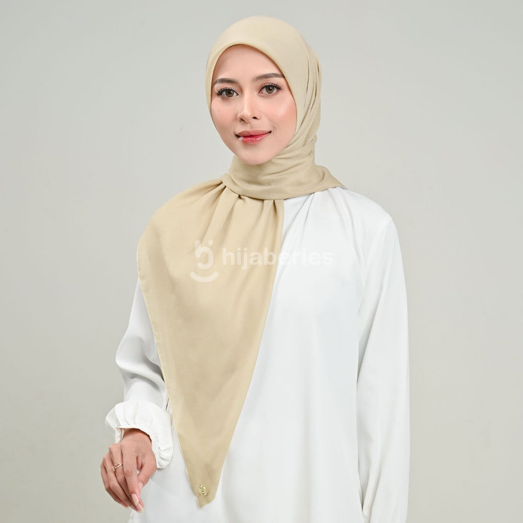 Hijaberies - Paris Sienna Seamles (Hijab Segiempat bahan Paris Japan dengan Finishing Seamless)