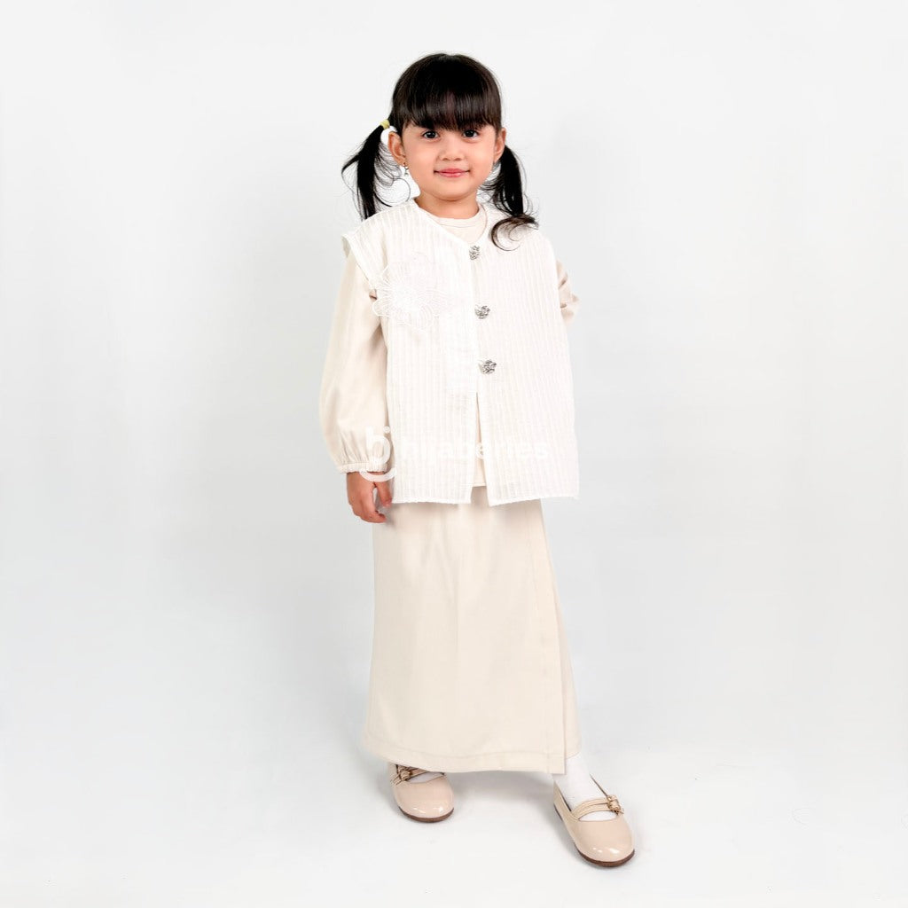 Hijaberies - Flowery Shawl Vest Kids (Vest Anak dengan Aksen Bungan yang Manis | Cocok Untuk Acara Formal/Kondangan/Raya)