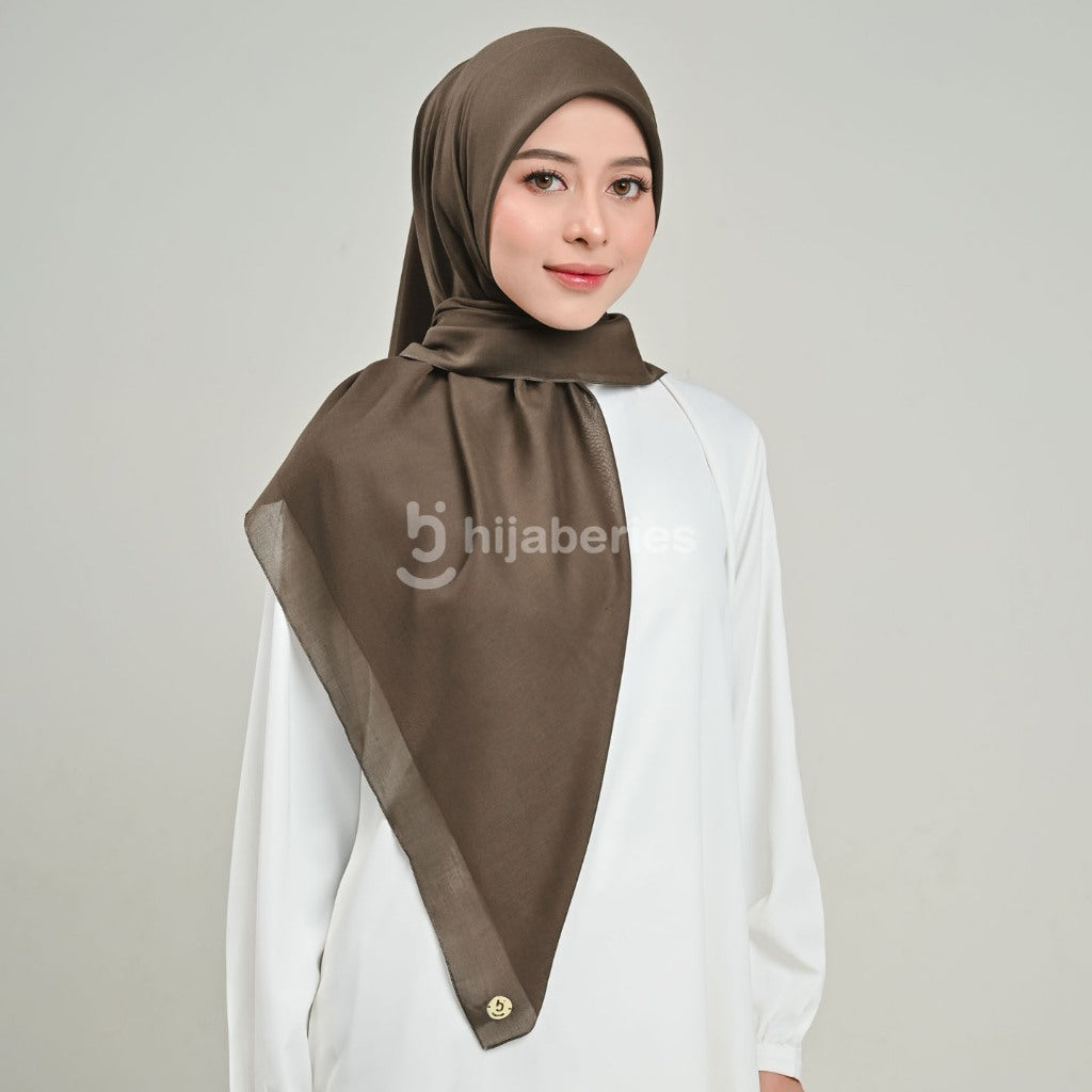 Hijaberies - Paris Sienna Seamles (Hijab Segiempat bahan Paris Japan dengan Finishing Seamless)